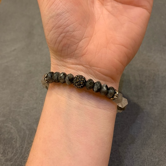 Black and White Beaded Bracelet - Picture 4 of 4